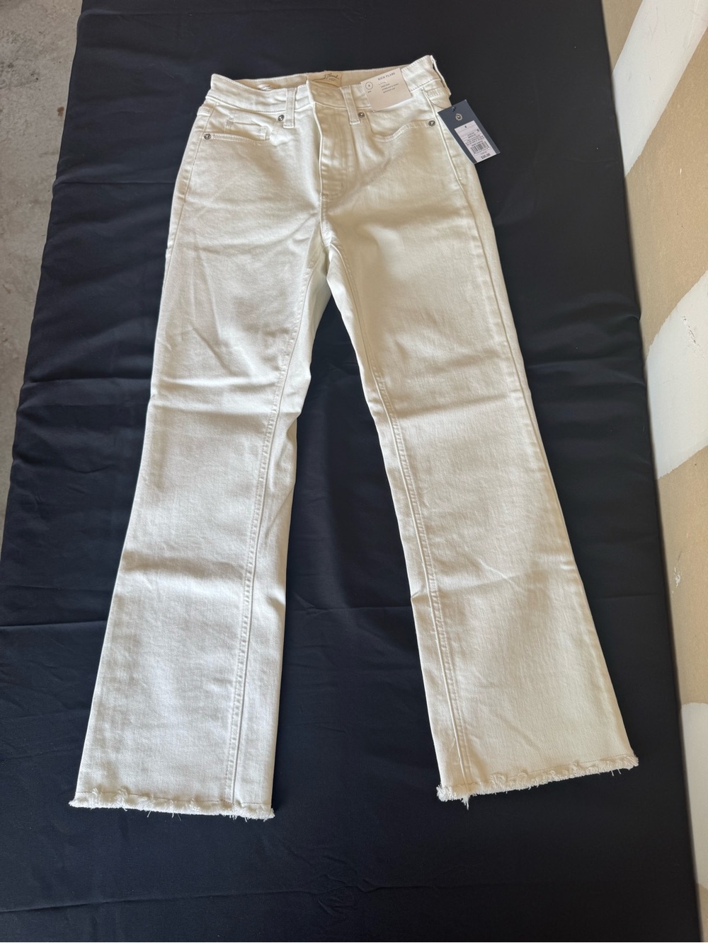 Universal Thread Size 4 High Rise Kick Flare Raw Hem Jeans Off White Cream NWT